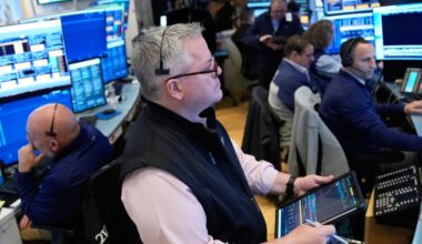 Oil prices drop more than 10% and US stocks soar after Iran reopens the Strait of Hormuz