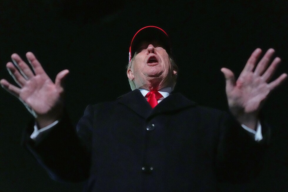 Trump lambasts pope, extending feud over Iran war