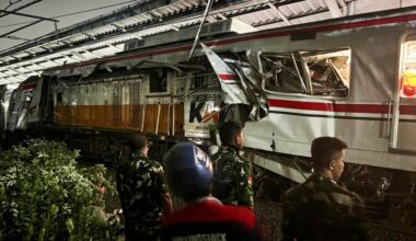Train collision near Indonesia's capital kills 4