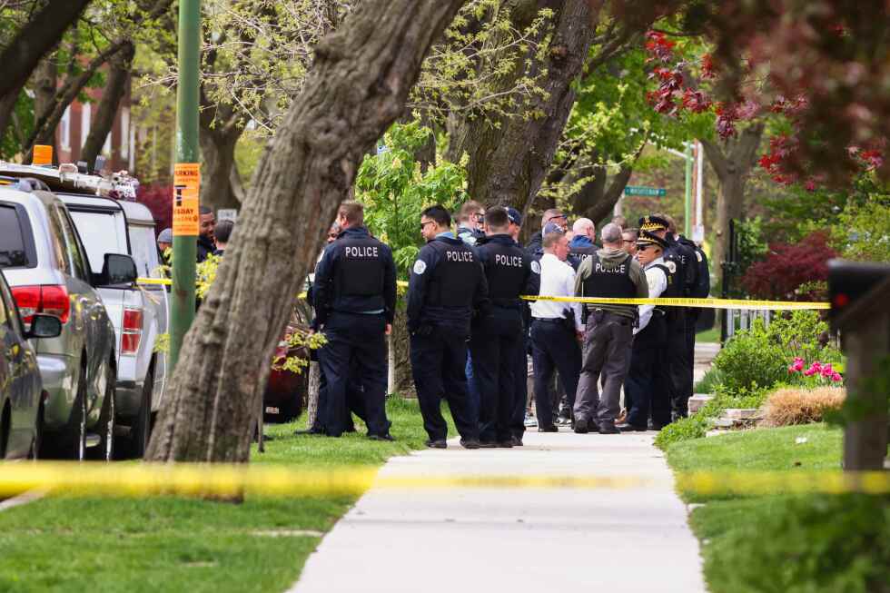 Police officer killed, another injured in Chicago hospital shooting