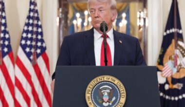 President Trump signs executive order that aims to stabilize college sports