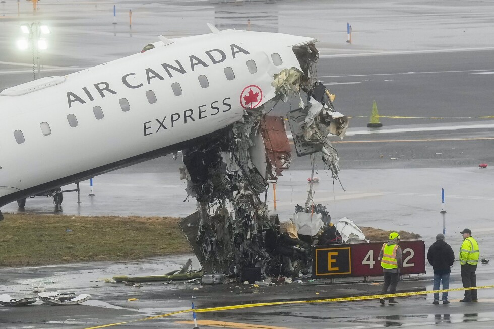 NTSB: Firefighter heard warning but unsure who it was for in deadly LaGuardia crash