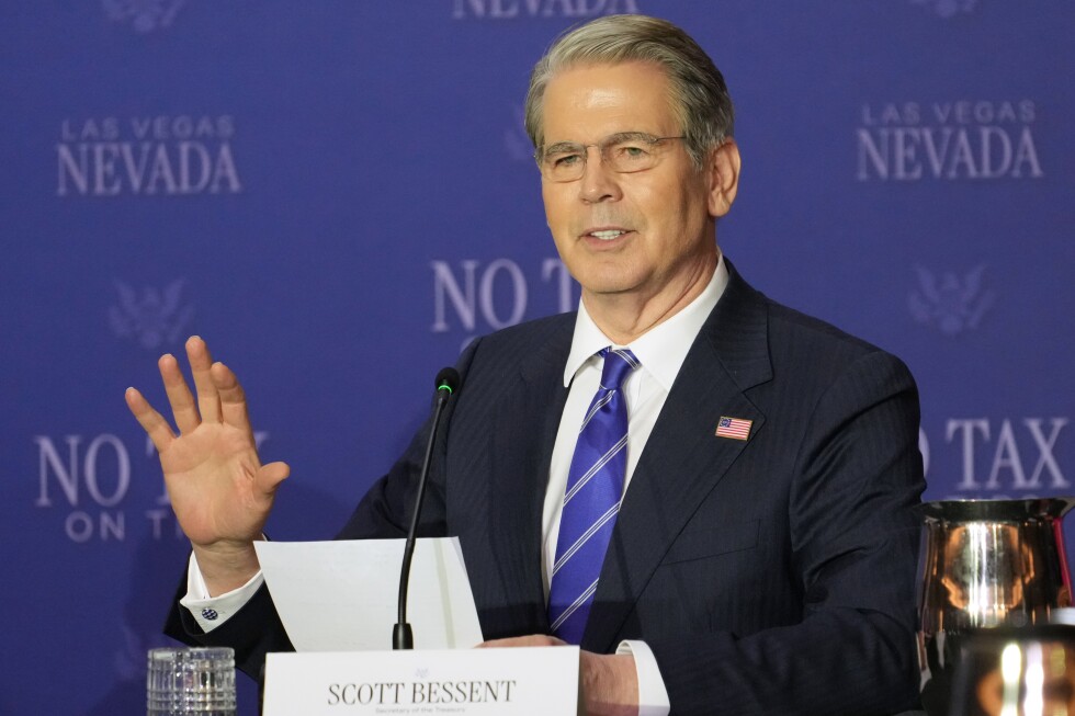 US extends waiver on Russian oil sanctions