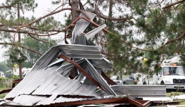 Severe weather in northern Texas leaves at least 2 dead, families displaced