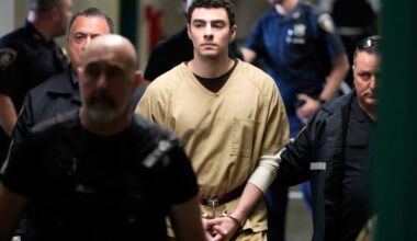 Judge grants slight delay in Luigi Mangione's federal trial