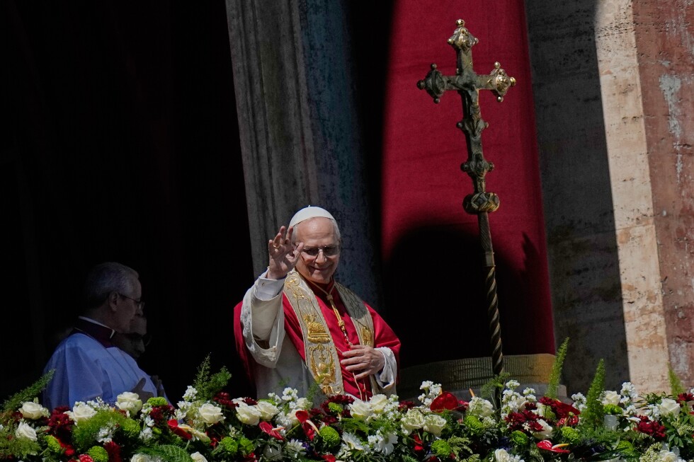 Pope Leo's first Easter Mass calls for peace through dialogue
