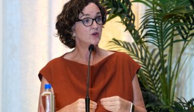 Leading candidates to debate in chaotic California governor's race