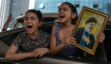 Photos show displaced Lebanese returning to villages after truce