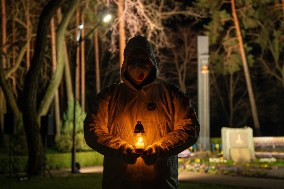 Ukrainian city gathers for midnight Chernobyl vigil 40 years later