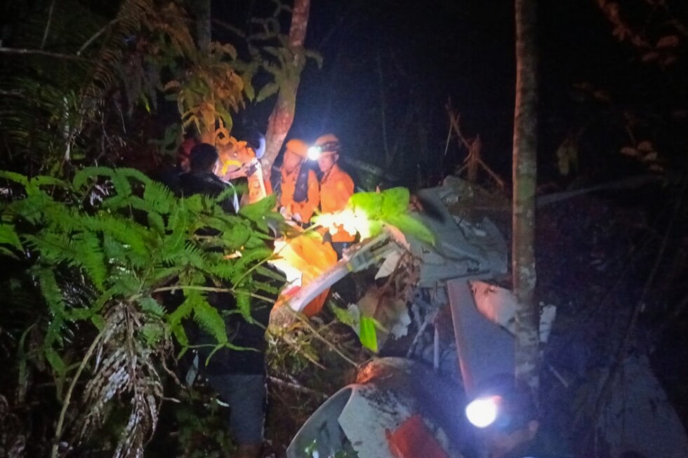 Helicopter crash on Borneo kills 8
