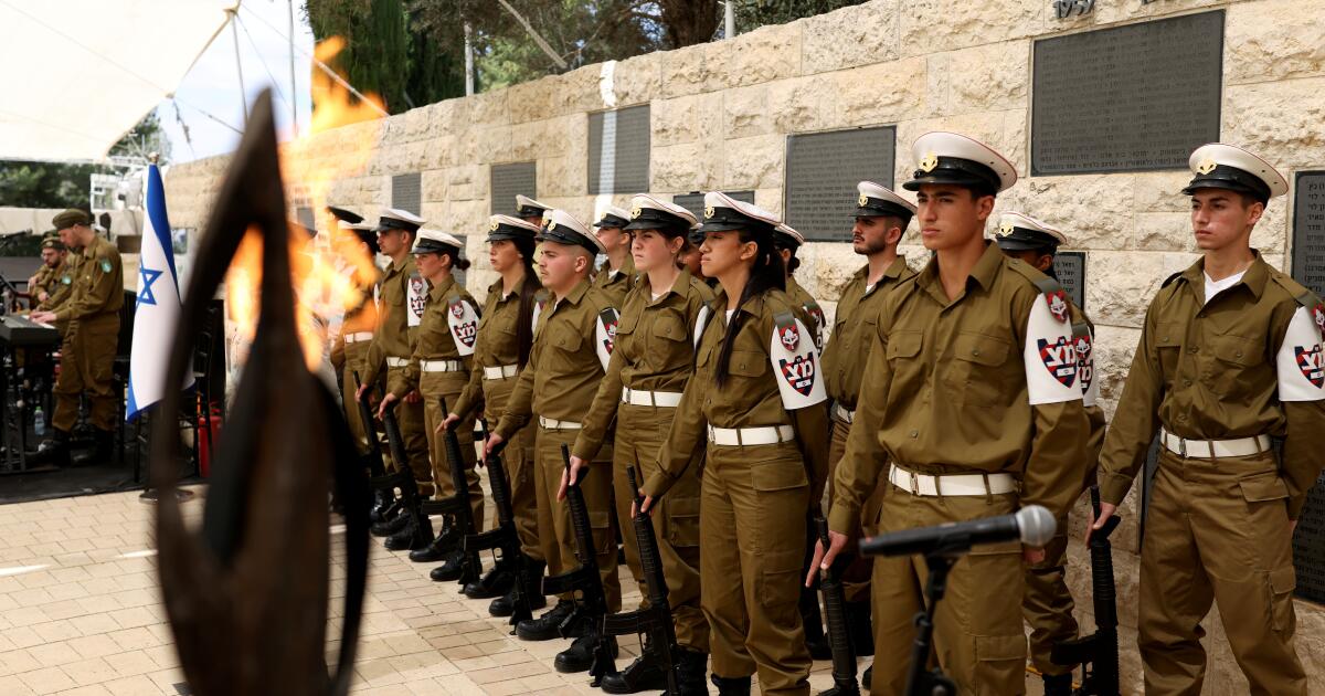 In the shadow of war, Israel pauses for Memorial Day, a public day for mourning