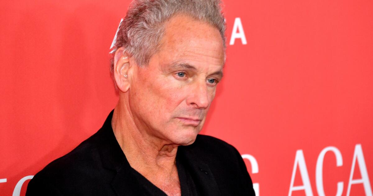 Lindsey Buckingham of Fleetwood Mac attacked by woman in Santa Monica