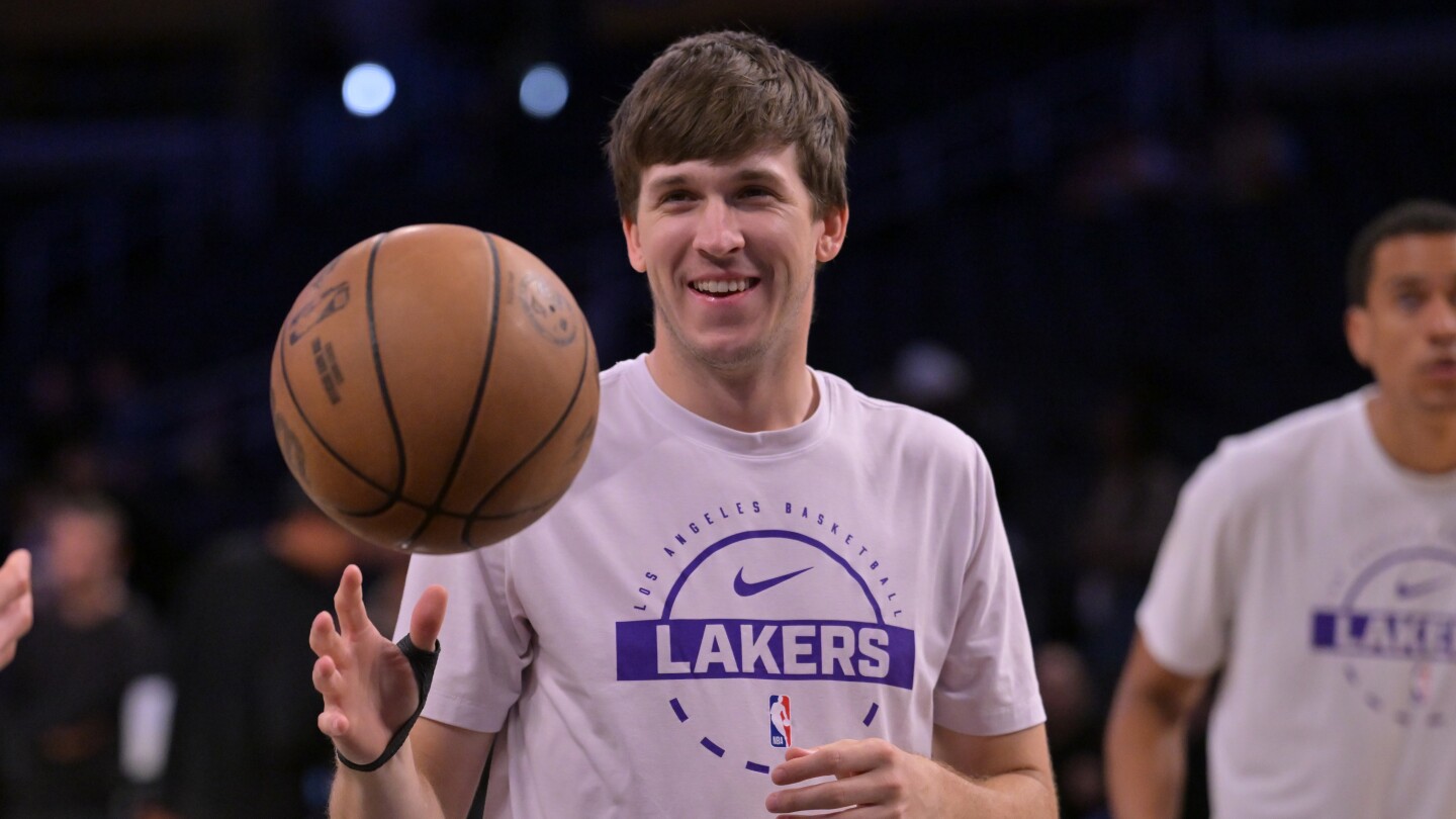 Lakers' Austin Reaves suffers Grade 2 oblique strain, out for remainder of season, at least