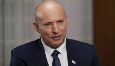 In interview blitz, Bennett vows to fire politicized officials if elected PM