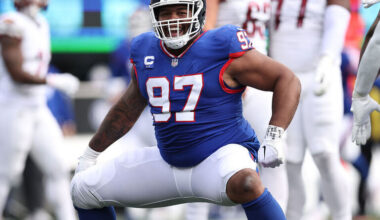 Report: Giants trade Lawrence to Bengals for No. 10 pick