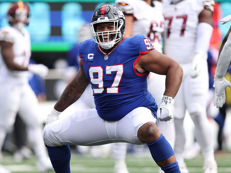 Report: Giants trade Lawrence to Bengals for No. 10 pick