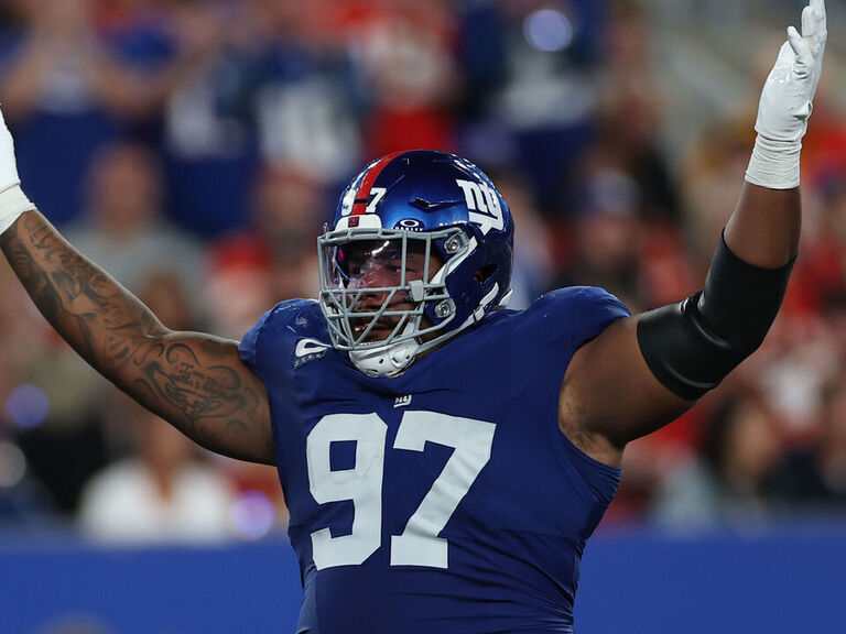 Report: Lawrence requests trade from Giants