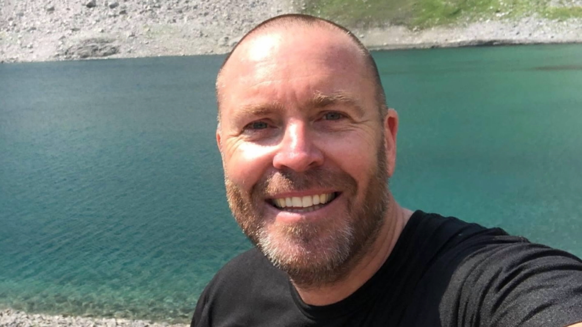 Click to play video: 'Calgary police lay charges, issue arrest warrant against former officer'