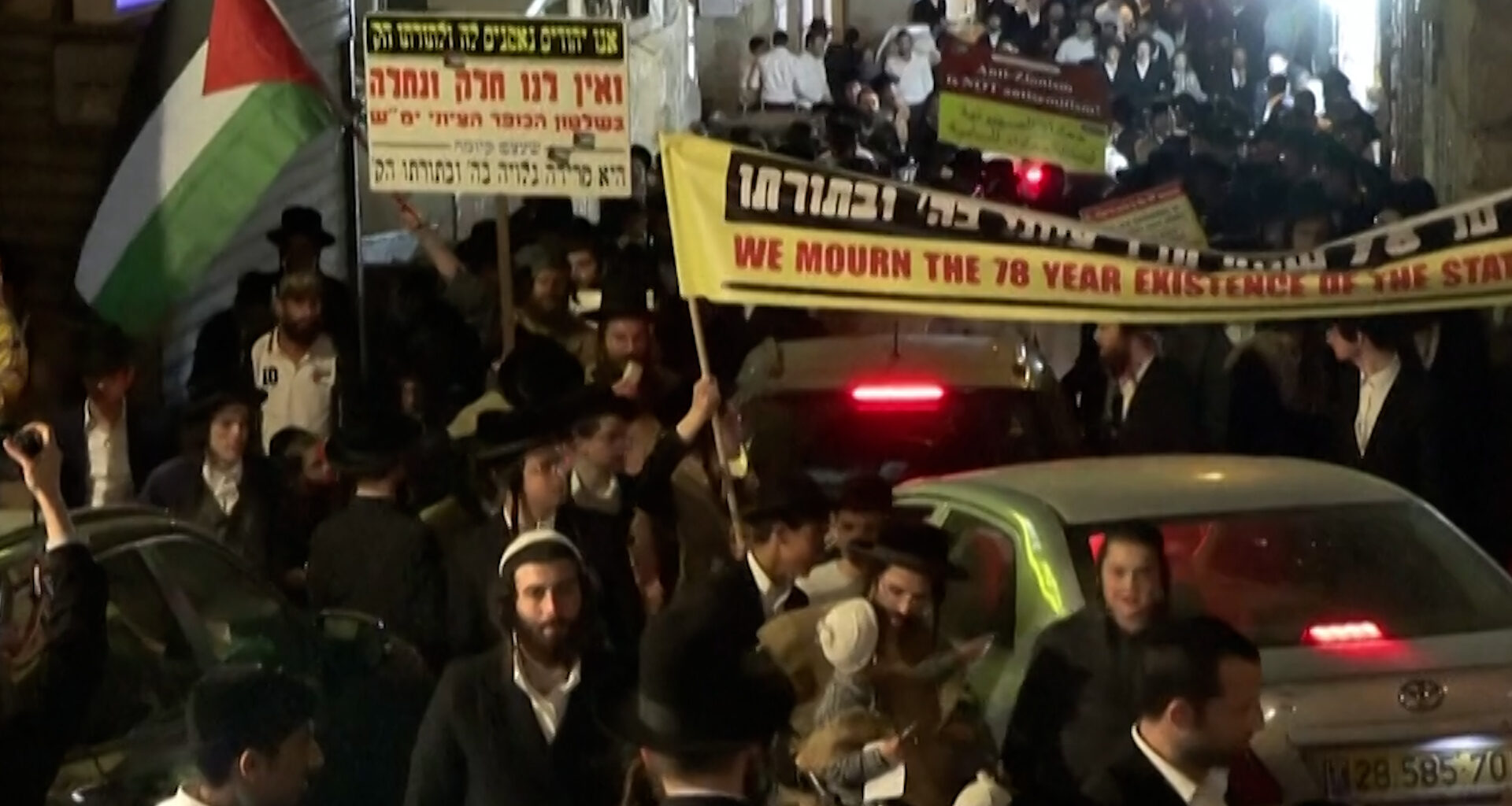 Ultra-Orthodox Jews burn Israeli flags to protest national day | Newsfeed
