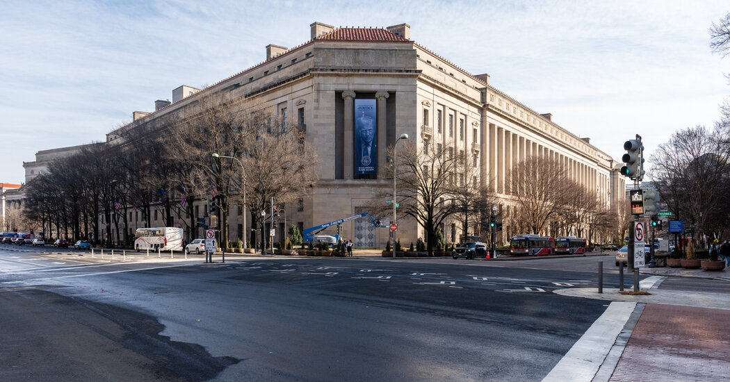 As Trump Politicizes Justice Dept., Prosecutors Struggle With Grand Juries