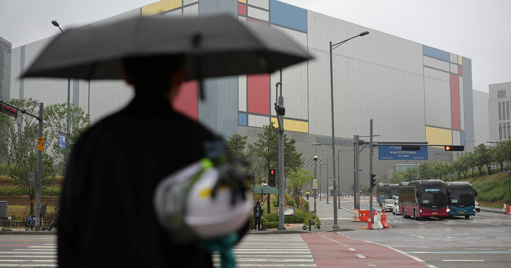 Samsung Averts a Walkout With Big Bonuses, but Discord Over A.I. Profits Brews