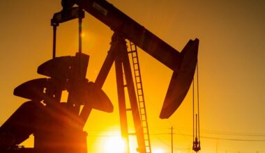 Oil Slides as Traders Weigh Signs of Iran Peace Deal Progress