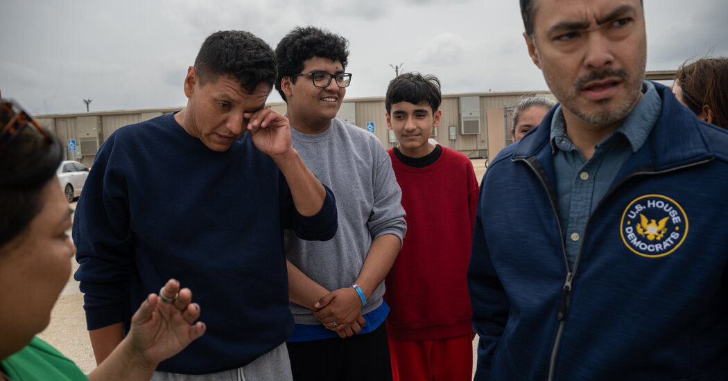 Mariachi Brothers Detained by ICE Invited to Open for Kacey Musgraves After Release