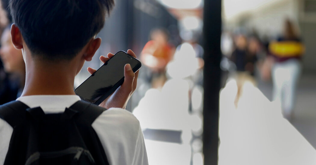 School Cellphone Ban Study Finds Mixed Results