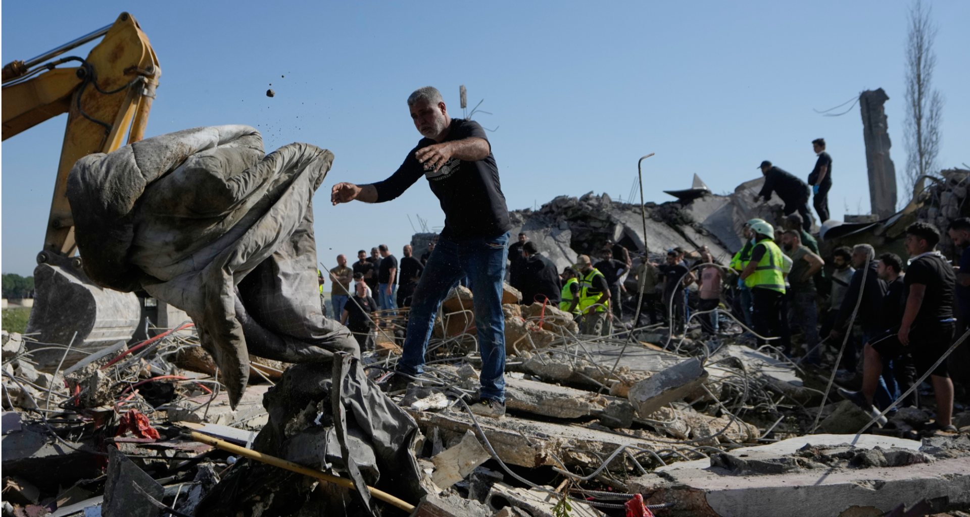 15 killed in Israeli strikes in S. Lebanon
