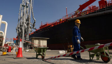 Oil Prices Hold Steady as Iran Talks Remain Murky