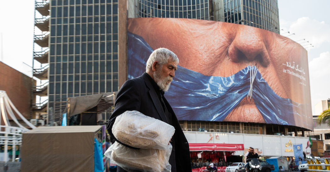 Iran War Live Updates: U.S. Awaits Tehran’s Response to Peace Proposal
