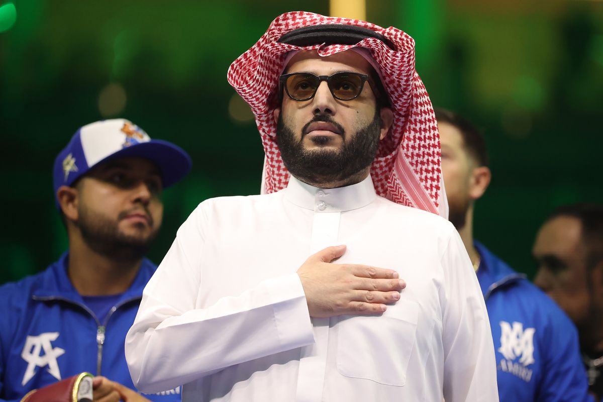 Turki Alalshikh sings the Saudi national anthem