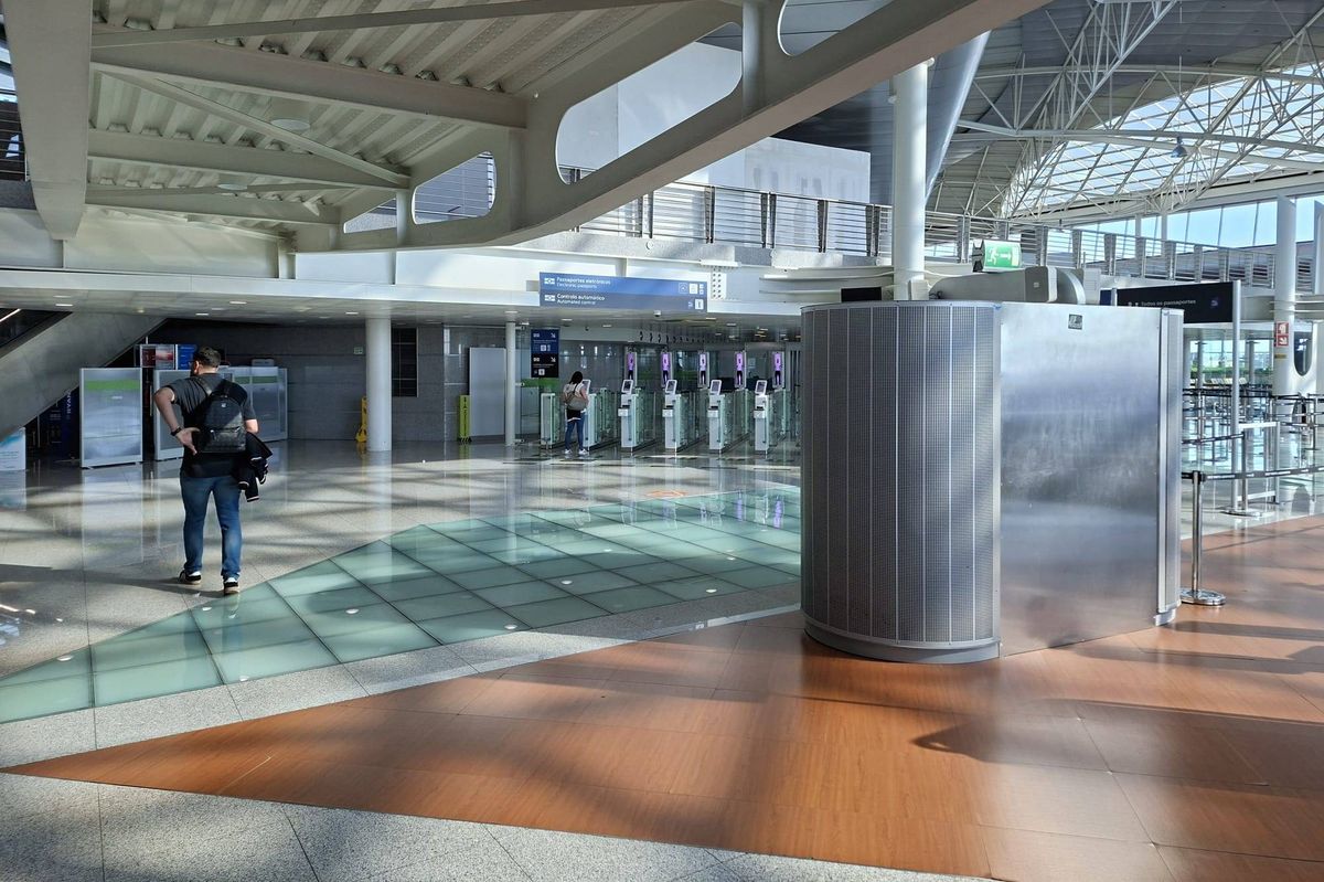 EES machines at Porto Airport in Portugal