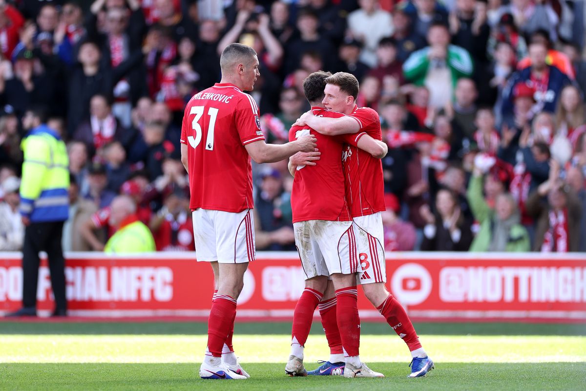 Elliot Anderson of Nottingham Forest celebrates scoring 