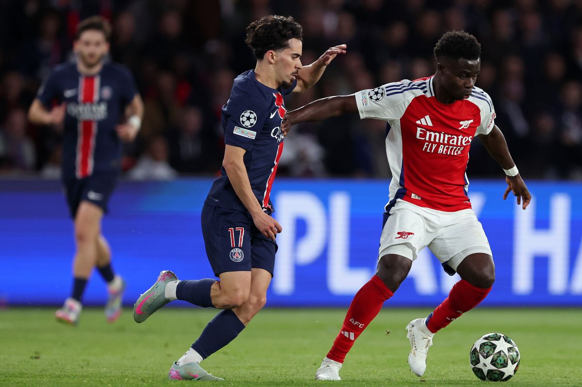 PARIS, FRANCE - MAY 7: (L-R) Vitinha of Paris Saint Germain, Bukayo Saka of Arsenal  during the UEFA Champions League  match between Paris Saint Germain v Arsenal at the Parc des Princes on May 7, 2025 in Paris France (Photo by Rico Brouwer/Soccrates/Getty Images)