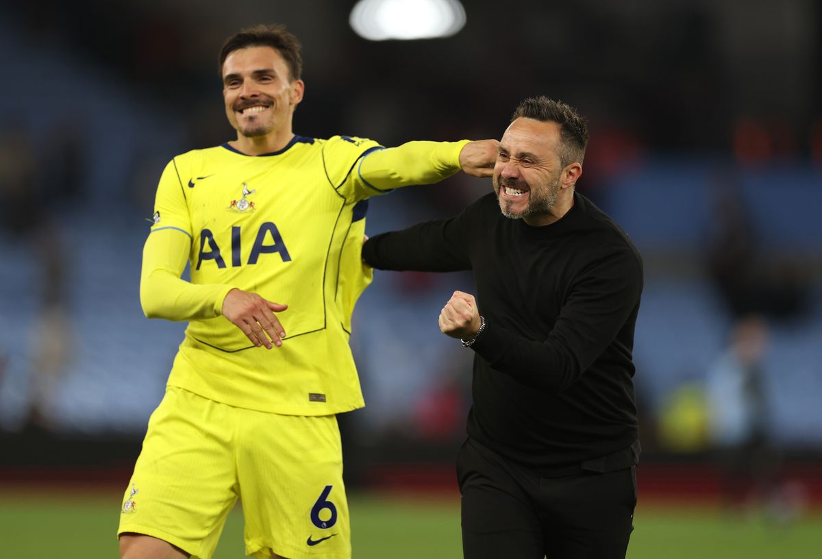 Joao Palhinha and Roberto De Zerbi, Manager of Tottenham Hotspur, celebrate