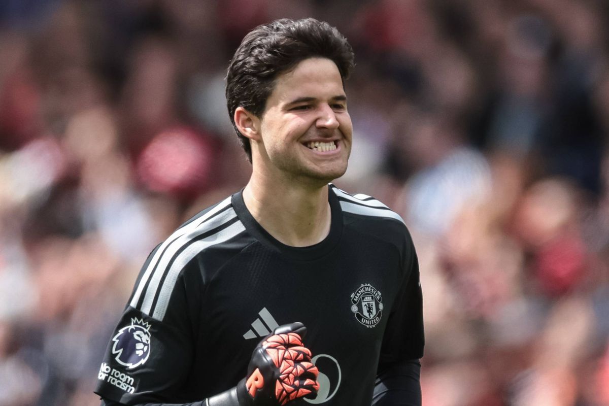 Senne Lammens of Manchester United