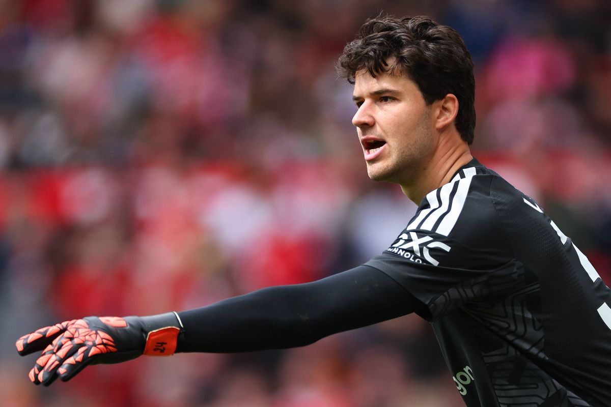 Manchester United goalkeeper Senne Lammens