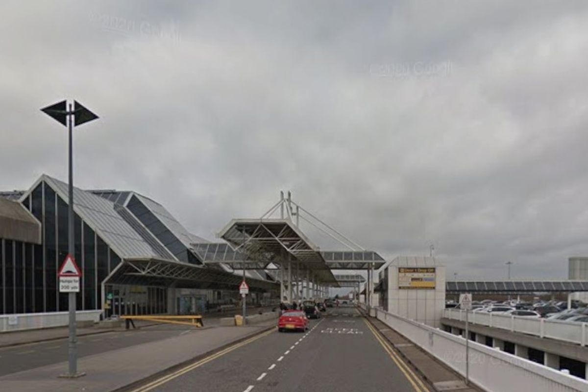 Upper forecourt at Terminal 2