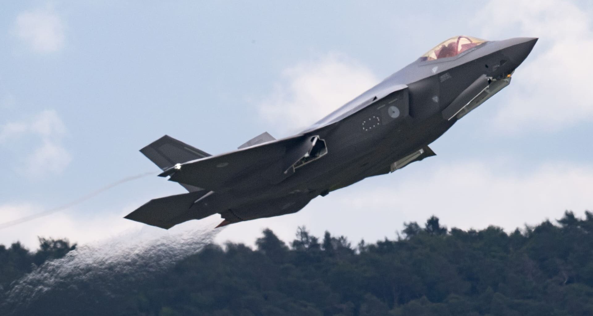 Israel approves plan to buy fighter jets from Lockheed, Boeing