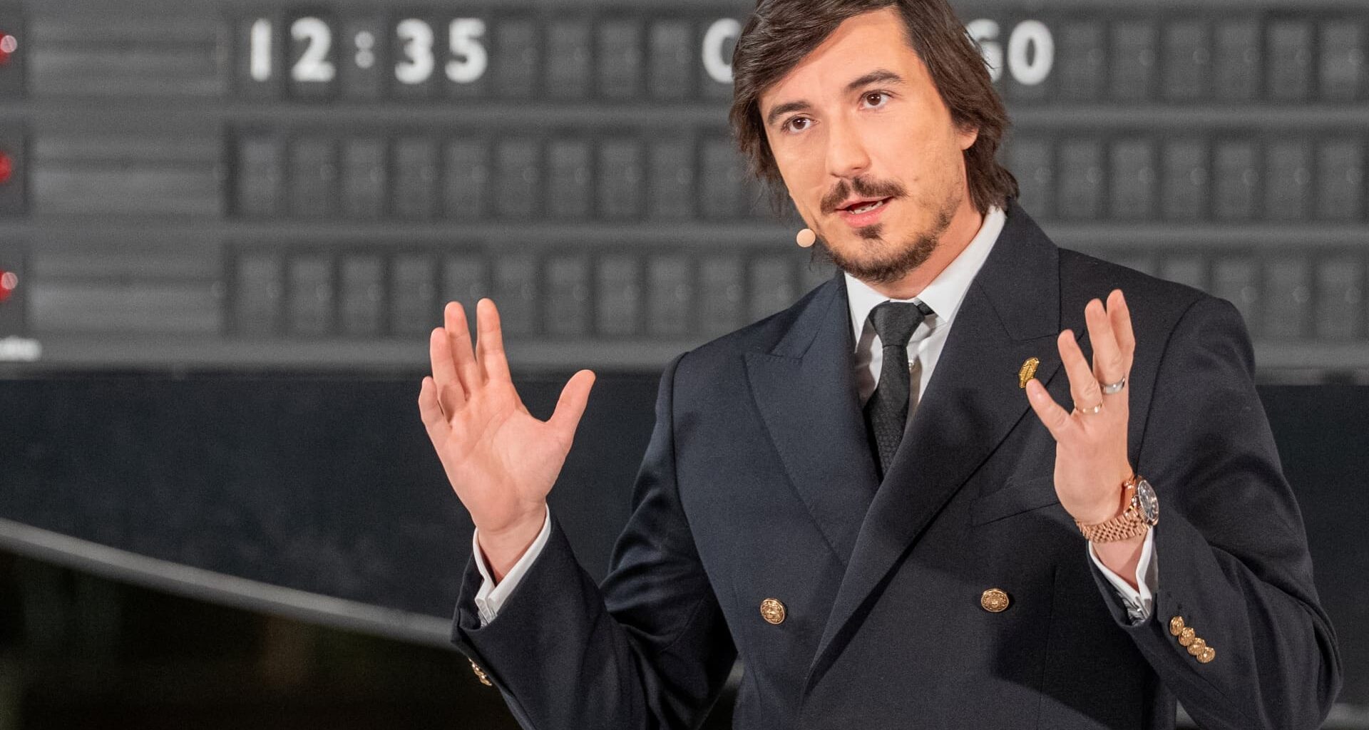 Your AI agent can now trade for you on Robinhood. And buy stuff with your credit card too