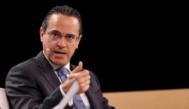 Shell CEO says oil market is short 1 billion barrels due to Iran war