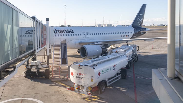 Here's how jet fuel crisis in Europe threatens summer travel plans