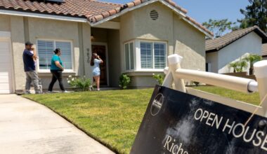 April home sales disappoint as higher mortgage rates weigh on buyers