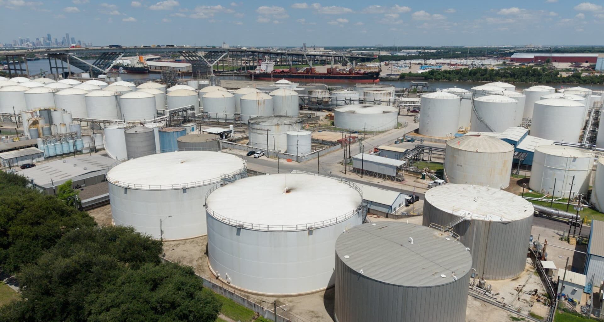 Oil pulls back as traders look for progress on U.S.-Iran talks