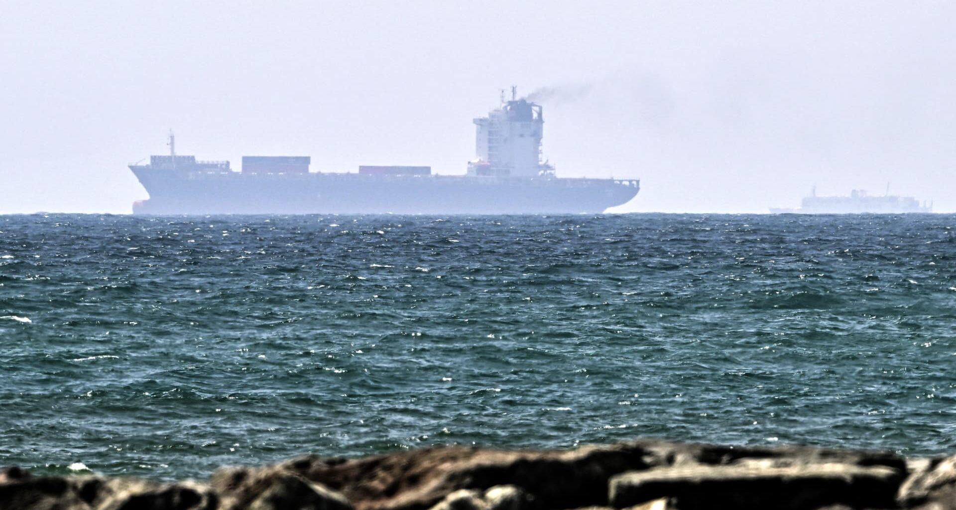 Oil resumes rally as Iran wants to keep uranium within the country