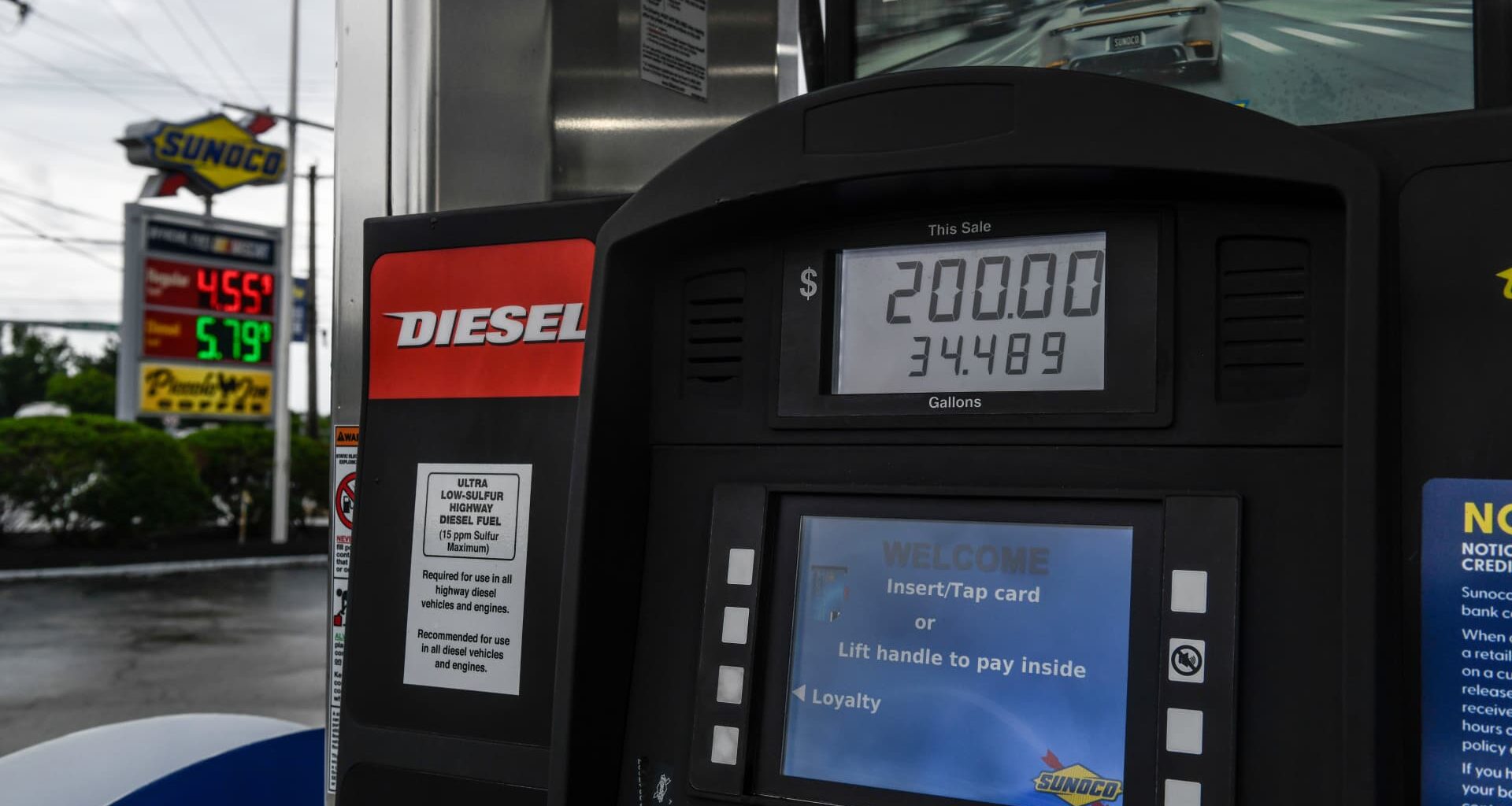 U.S. drivers pay the highest gas prices in four years this Memorial Day
