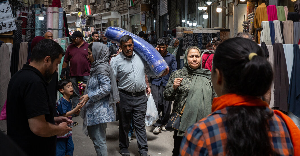 Mass Layoffs in Iran as Businesses Buckle Under Wartime Pressures