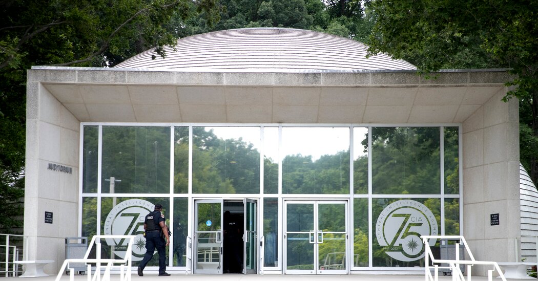 C.I.A. Officer Arrested With Gold Once Worked With No. 2 Pentagon Official