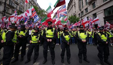 London police out in force as tens of thousands attend rival rallies